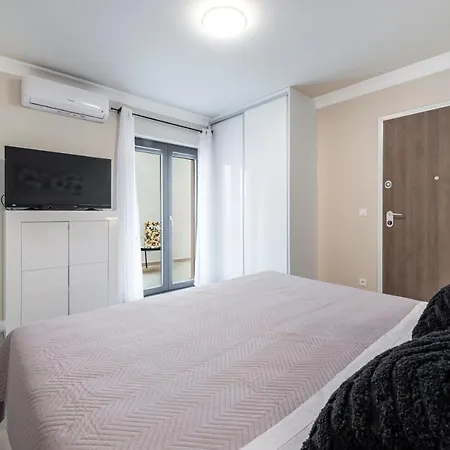 Makris No 2 Apartment *