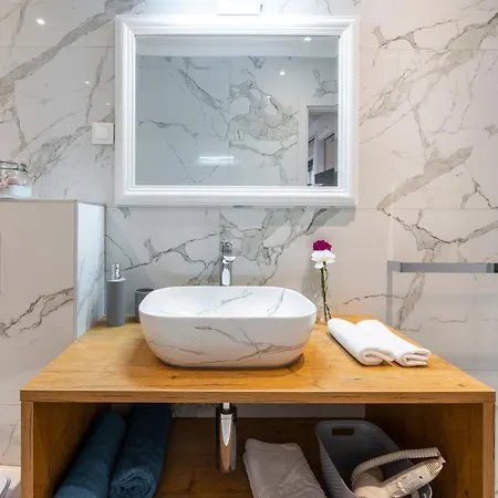 Makris No 2 Apartment