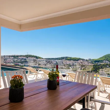 Makris No 2 Apartment *