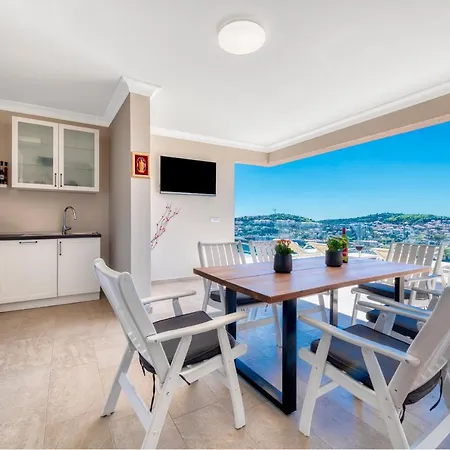Apartment Makris No 2 *